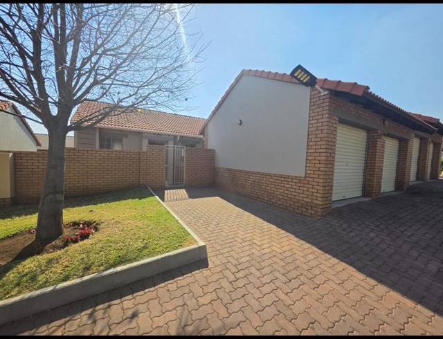 3 BEDROOM PROPERTY TO RENT IN MOOIKLOOF RIDGE ESTATE